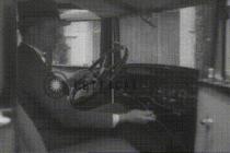 옛날 자동차 뒤에 바퀴가 있었던 이유