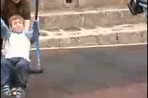 엄마가 그네를 밀다 실패