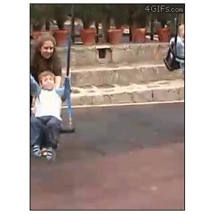 엄마가 그네를 밀다 실패