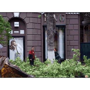 1초만 늦었어도 천당행이 될뻔~~~