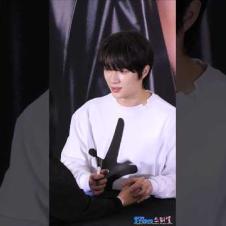 깍지끼고 대화하는 범규 #BEOMGYU #TXT