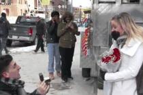 길거리에서 이런것 하는게 아니다