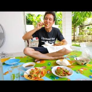 Thai Street Food - 🛵 MOTORBIKE DELIVERY at Home in Bangkok, Thailand 🙏