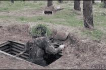 수류탄 던지기 실패