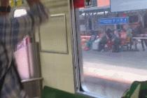 지하철에 뱀이라니