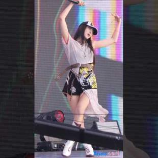 모자 던진 가원 HANDS UP #gawon #MEOVV 보령머드축제