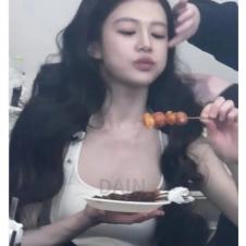 동탄룩 입은 고윤정