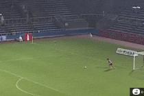 보기 드문 헤딩슛