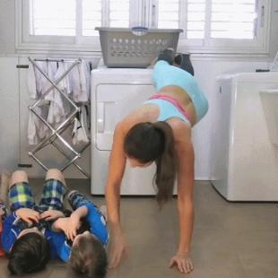 엄마의 팔굽혀 펴기 운동법