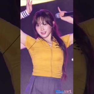 습한 더위에 살짝 설렜어 #소이 #SOEE #USPEER