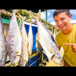 Malaysian Street Food at SEA GYPSY Village!! SEAFOOD Bak Kuh Teh + Orangutans in Borneo!