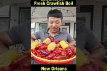 5 POUNDS of Fresh Crawfish! ULTIMATE Cajun Crawfish Boil in New Orleans