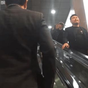 뜻밖의 폭행 . gif