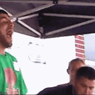 구토물 먹기 게임