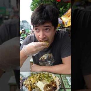 This is the SPICIEST street food I ate in Jakarta, Indonesia! 🇮🇩