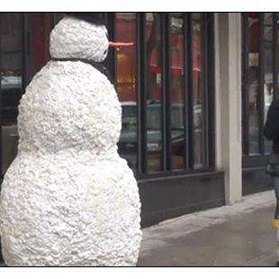 Scary-snowman-prank