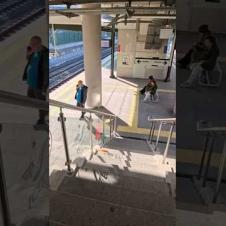 階段昇降時は足元にご注意ください