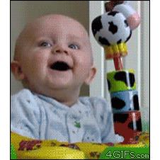 아기의 웃음과 놀람 반응