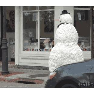 Snowman-scares-girl