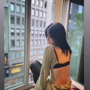 뒤가 시원한 시스루 블랙 브라 (여자)아이들 소연