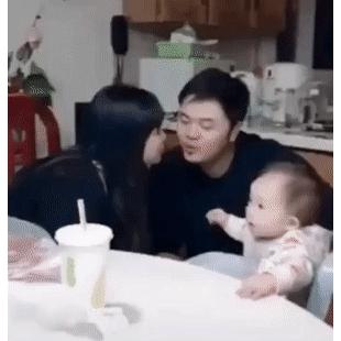 아빠 그 입술 내꺼야!!