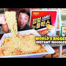 World’s BIGGEST Instant Noodles! 7 ELEVEN vs GS25 Korean CONVENIENCE STORE in Seoul South Korea