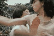 싸우는 여자 가랑이 펀치