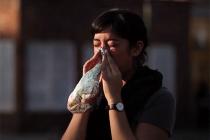 코로 손수건 흔들기