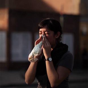 코로 손수건 흔들기